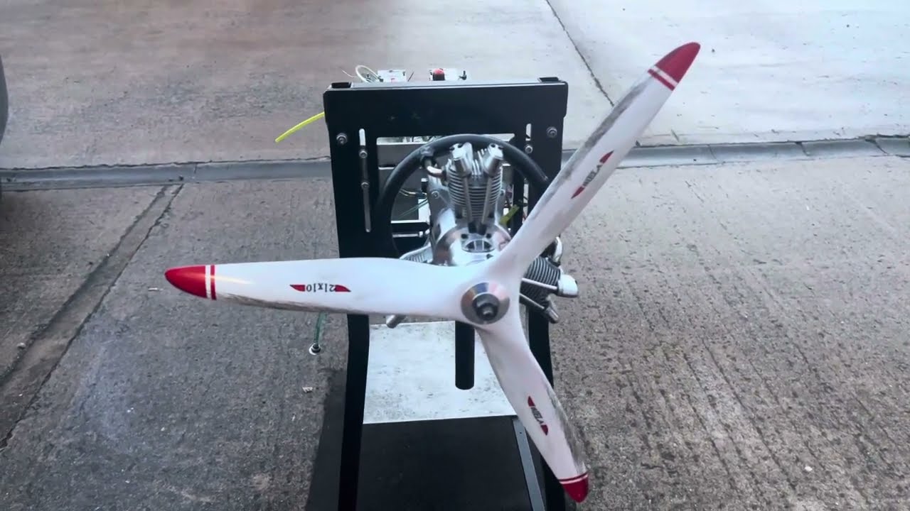 Saito FG-60 R3 Full Modification, including Exhaust Ring Biela 21 x 10 White with Red Tip