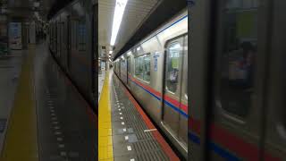 京成押上線（京成電鉄新3000形電車3030編成）京成高砂駅行、ホームドア設置前の押上駅を発車（東京都墨田区）KEISEI LINE Oshiage Station Tokyo JAPAN TRAIN