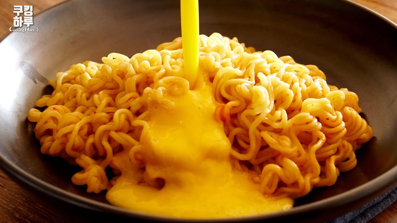 라면에 계란을 부으니 깜짝 놀랄 맛의 계란 라면이 됩니다! 고소함 최대치!!