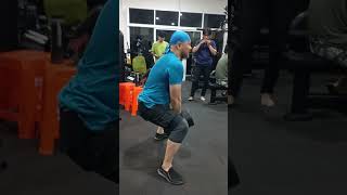 Sumo Squat latihan ke otot inner thigh (adductor) + glute