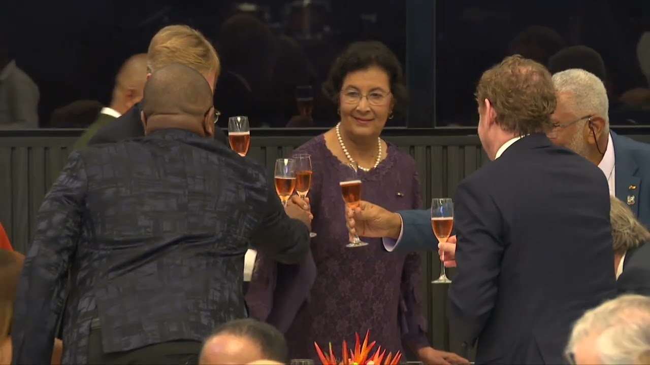 Staatsbanket: kleurrijk en luid ontvangst voor koning Willem-Alexander en koningin Máxima