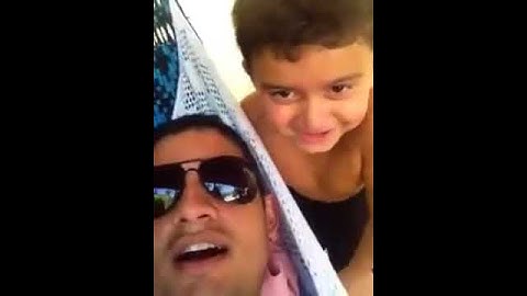 menino quer arrumar um namorada ao seu tio