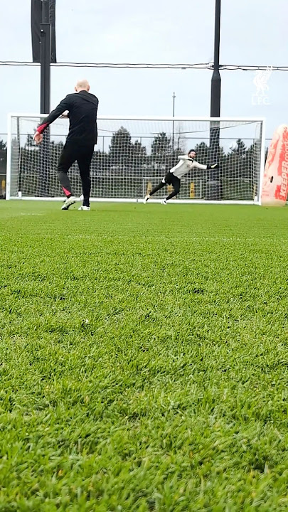 HOW?!? Alisson Becker!
