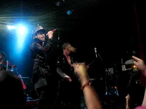 IAMX MOST AMAZING FINALE STAGE DIVE @ El Rey June ...