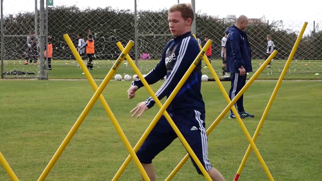 Учебно тренировочное занятие по футболу