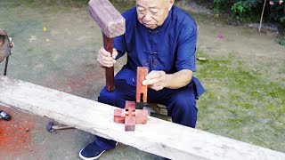 Grandpa Amu connected three pieces of wood into a cross shape, an ancient connection structure