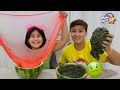 Maria Clara e JP fazem o desafio da Slime na melancia 🍉 Watermelon Slime Challenge