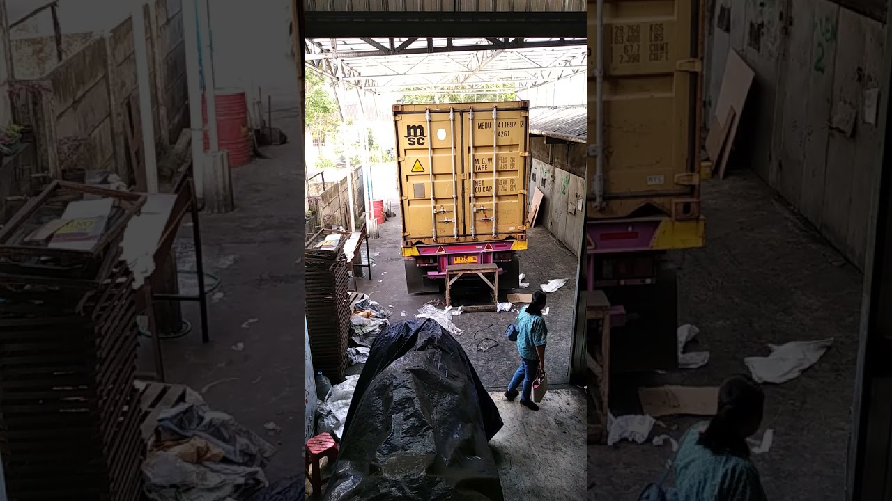 Loading 40"ft container with Hookah coals to Australia