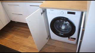 Comment fixer un plan de travail sur une machine à laver ?