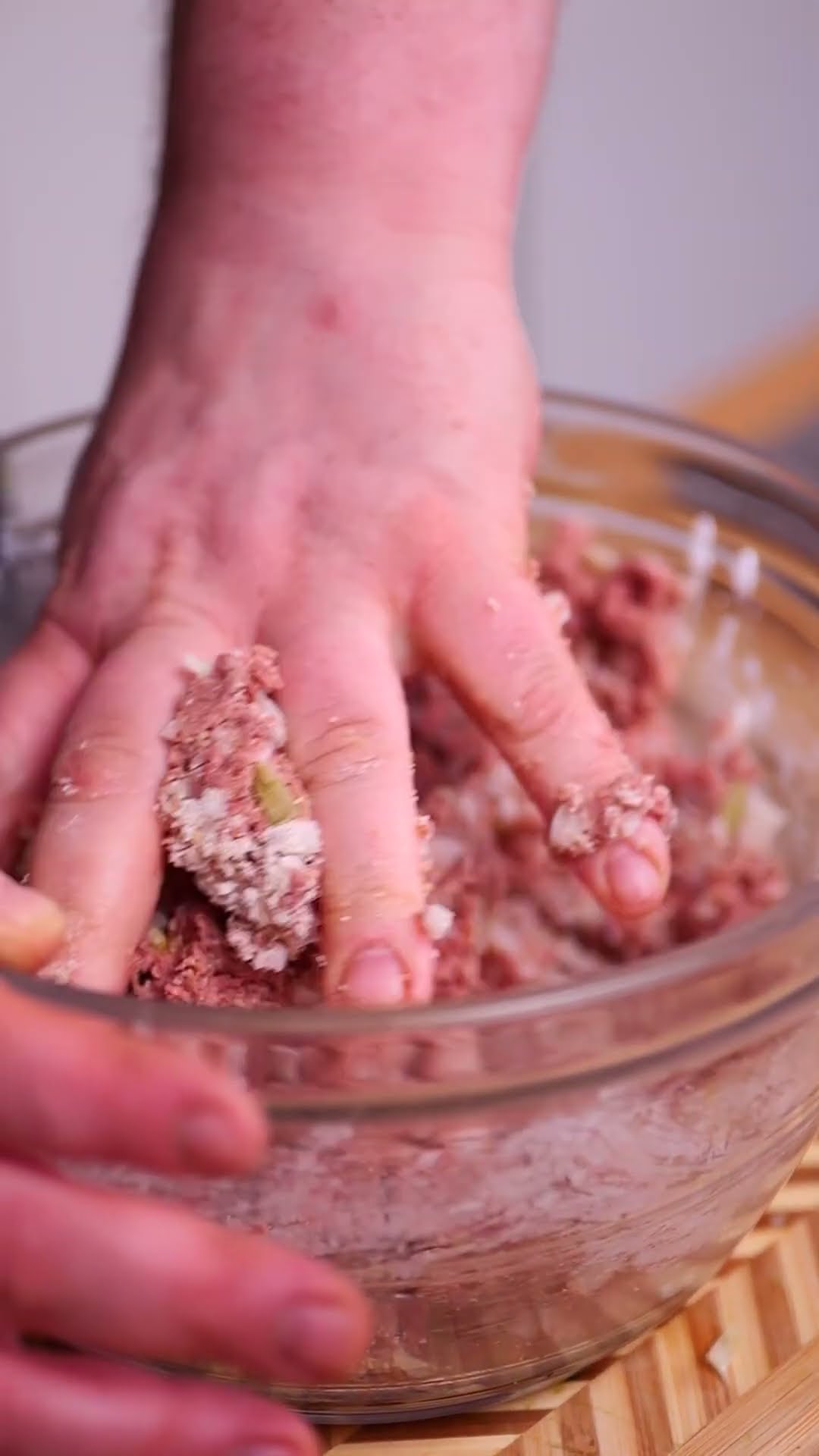 Vegan kochen mit Timo: Vegane Hackbällchen in Senfsauce - YouTube