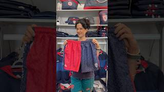 Rossoblù nel DNA, anche sotto l'ombrellone. 🏖️❤️💙