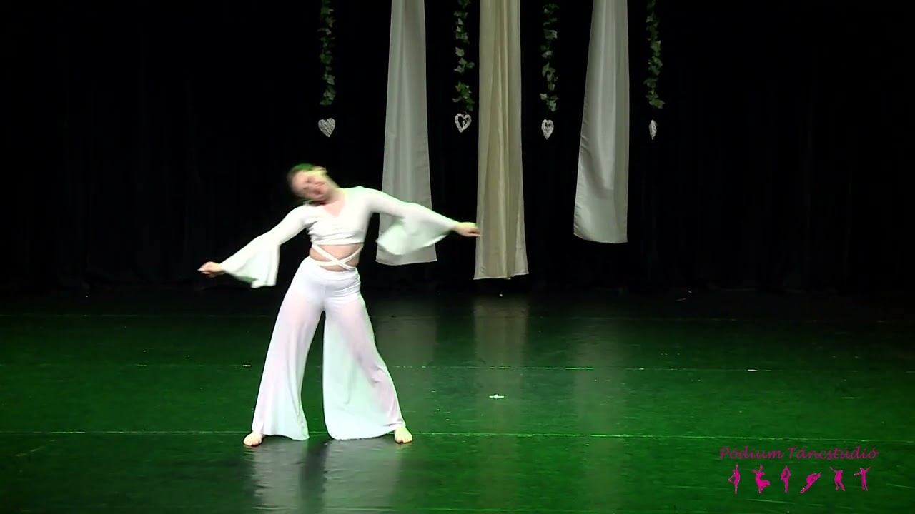 Molnár Zsófia - Szavak fogságában