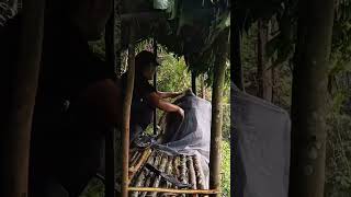 Building a Cliff Shelter in a Storm with Only Natural Materials No Plastic Survival
