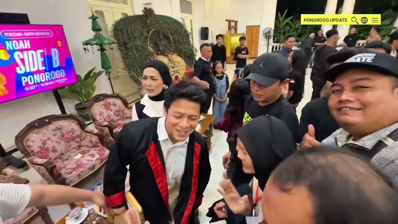 Dibuang Sayang‼️Ariel Noah Foto Bareng Media Ponorogo dan Bupati ponorogo 