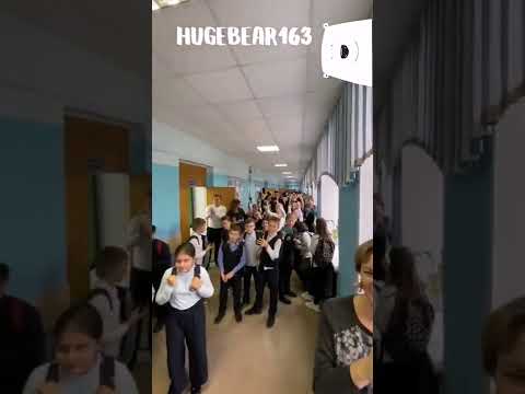 вся школа собралась посмотреть на сюрприз для учителя! #белыймедведь #shorts #самара #сюрприз #школа