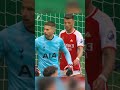 футболист Арсенала пытается стянуть ПЕРЧАТКУ вратарю #shorts