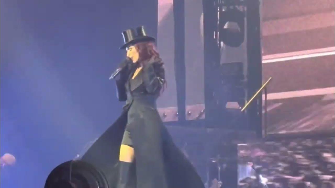 Shania Twain "That Don’t Impress Me Much" Queen Of Me tour