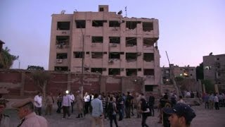 Car bomb wounds six policemen in Cairo