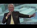 Benny Hinn sings "I Surrender All"