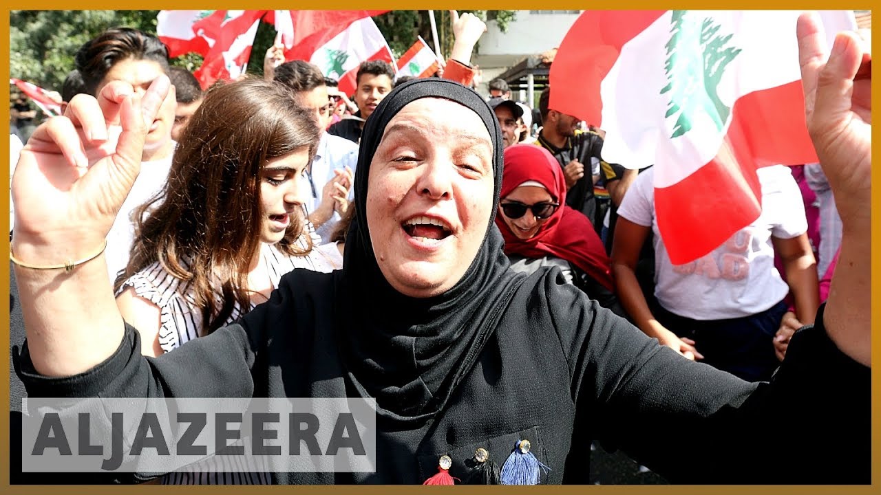 احتجاجات لبنان: آلاف يتظاهرون لليوم السادس