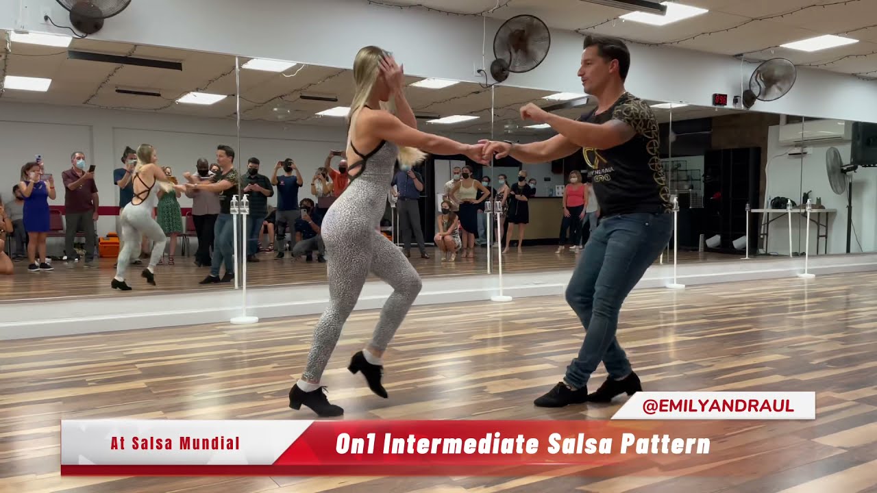 Salsa Class | Emily and Raul | Clase De Salsa En Pareja - YouTube