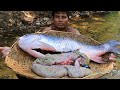OMG! COOK N GIANT FISH (20 kg) | COOK A LOT OF EGG FISH SOUP FOR FOOD| WILDERNESS EATING DELICIOUS
