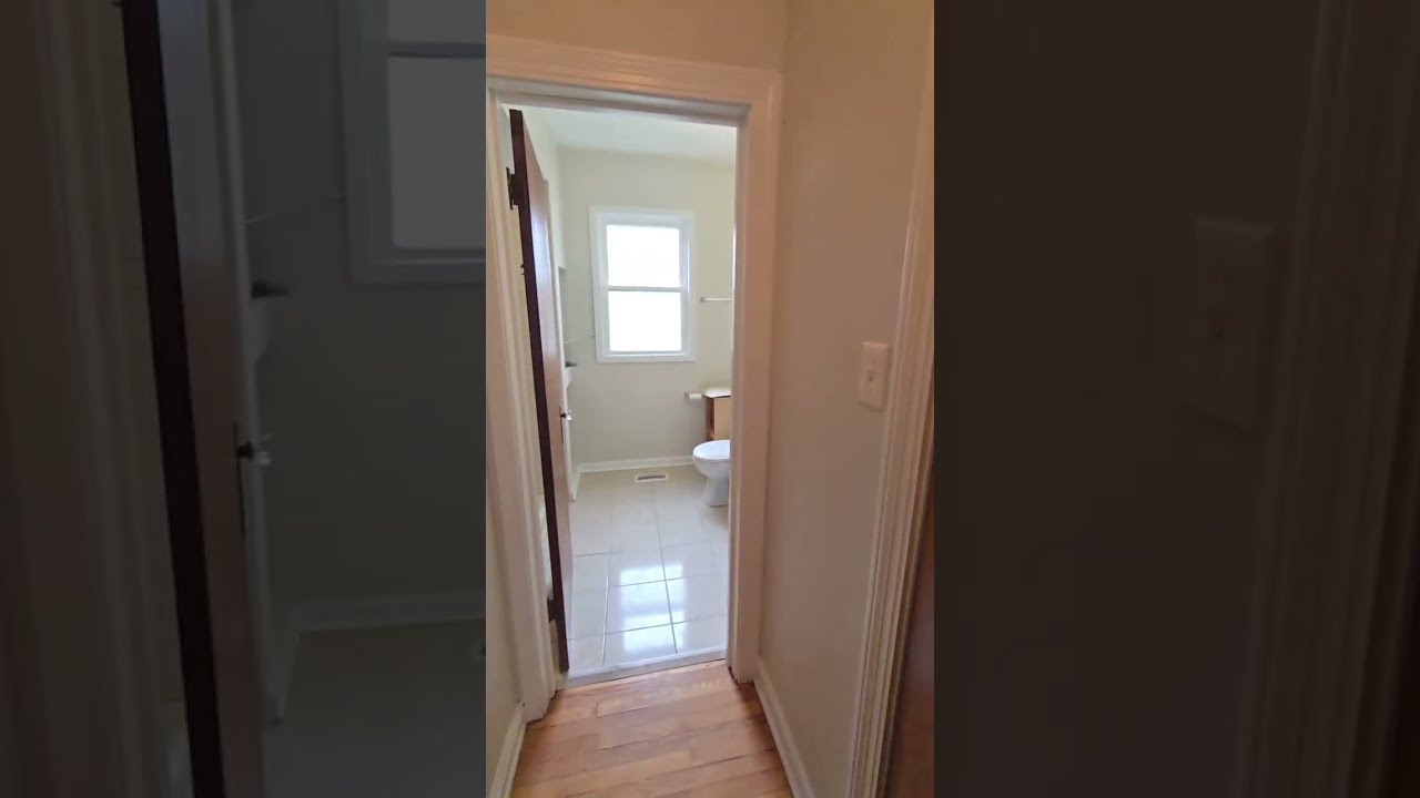 1611 W 105th Place