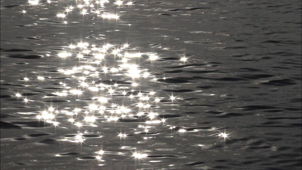 Роковая любовь блики на воде 2024г. Солнечные блики на воде. Блестящая вода. Вода акварелью. Блики солнца на воде.