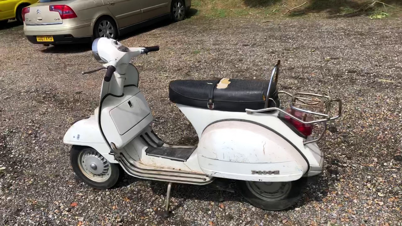 Vespa DS200 - YouTube