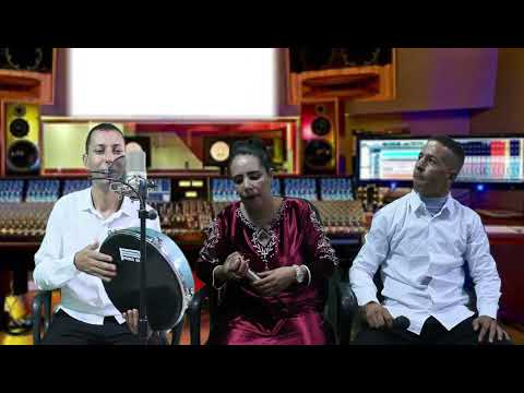 الفنان والشاعر الامازيغي حسن اورو مع عبد الرحمان بوقنوف وسميرة الفنان والشاعر الامازيغي حسن اورو مع عبد الرحمان بوقنوف وسميرة