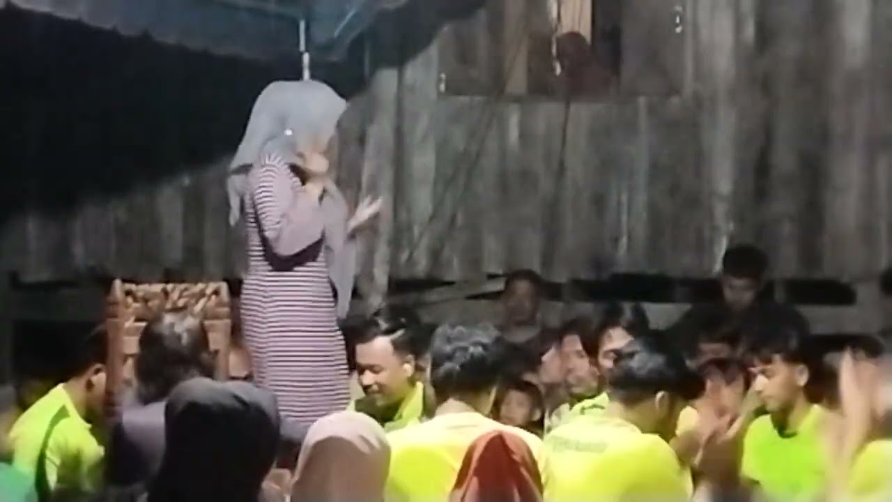 นูรไลลา ยีงอ ร้องเพลงดีเกฮูลู ที่บ้านฆาบูส บูเกะปาลัสยีงอดีเกคณะลาแยปูเต๊ะ