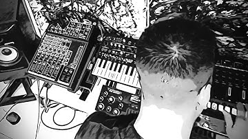 Arturia Microfreak, Dreadbox Typhoon , Roland Tr8s, live techno jam