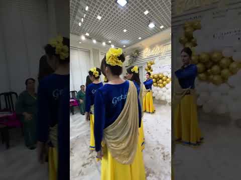 Samarkand! Gratsiya salonida yana nima tadbir? Hindistonliklarmi yo Uzbeklarmi bular?
