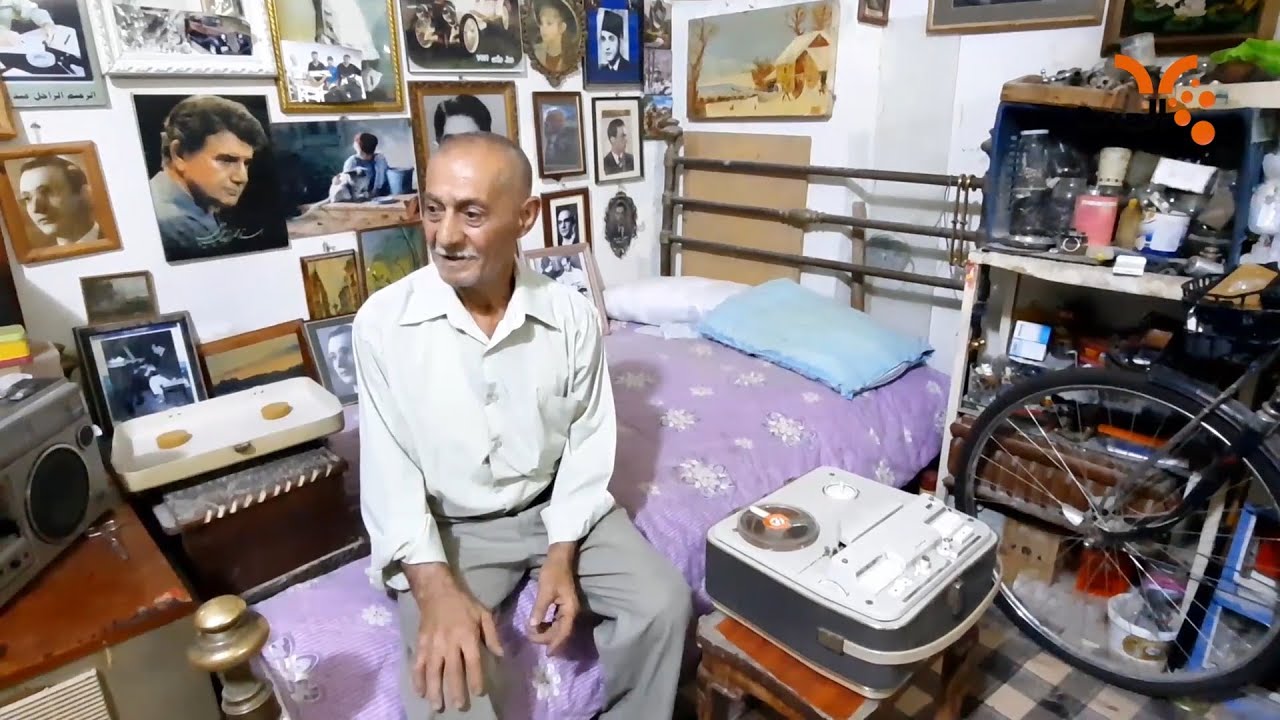ثمانيني يعيش منذ ٦٠ عام في غرفة مليئة بالمسجلات القديمة #المربد