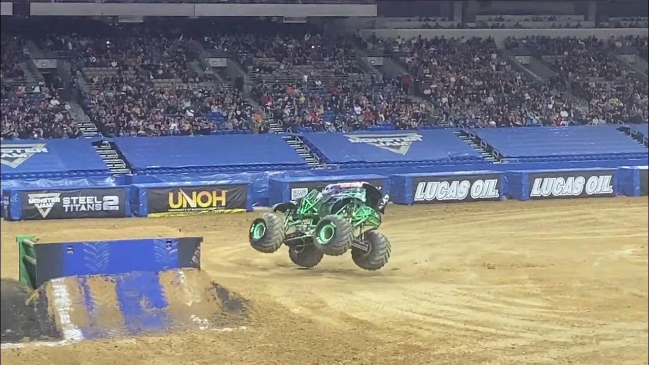 Grave Digger (Tyler Menninga) *WINNING* freestyle in San Antonio, TX (1