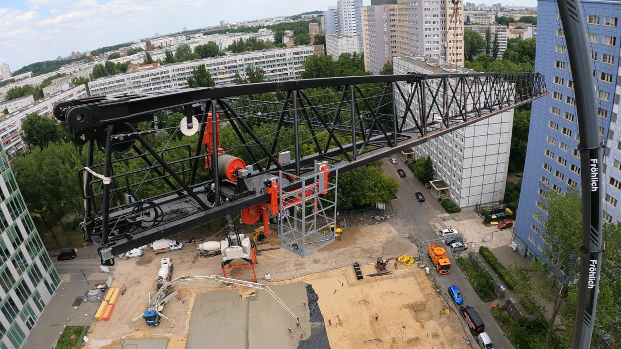 Oberkranmontage eines AK555 | Gegenausleger & Ausleger