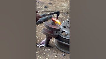 Fire breaks out🔥#engenharia #automobile #tornocnc #machine #audio cnc #machinist #metal