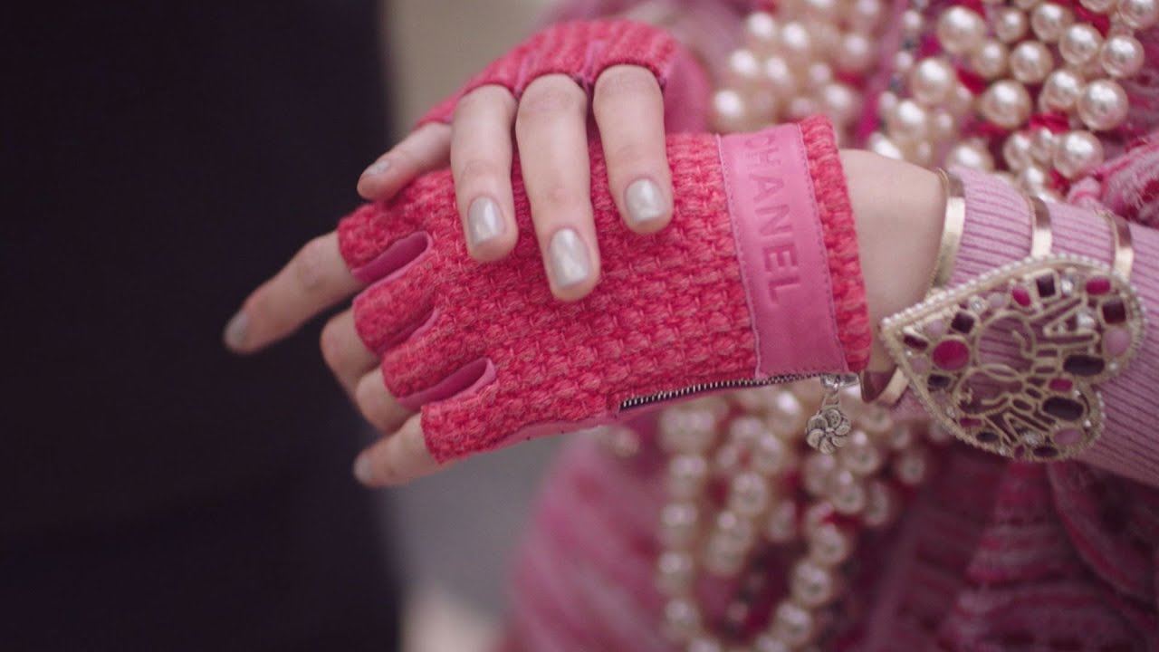 Accessories of the Fall-Winter 2016/17 Ready-to-Wear Collection – CHANEL  Shows 