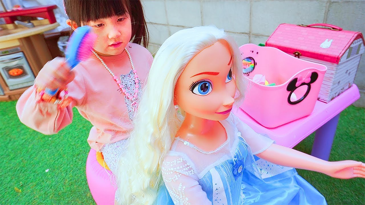 人形ごっこ 巨大ディズニープリンセスドール美容室メイク化粧おままごと Disney Princess Doll Hair Beauty Salon はねまりチャンネル Youtube