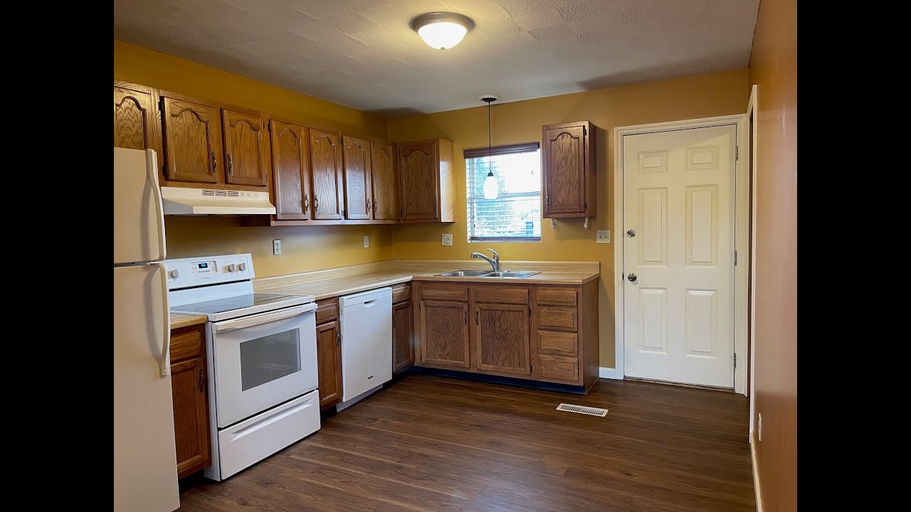 Quality interior, functional layout, spacious 2 BR 1 Bath the North