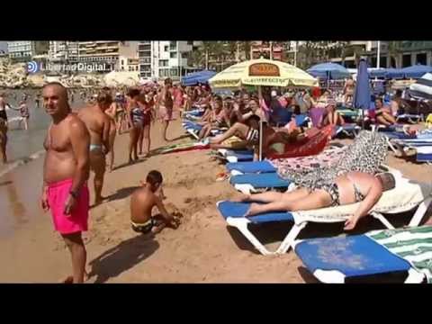 Guerra por conseguir un buen sitio en la playa de Benidorm