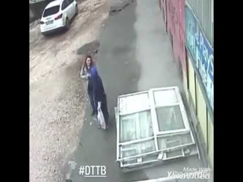 شاهد خسف الارض بفتاتين