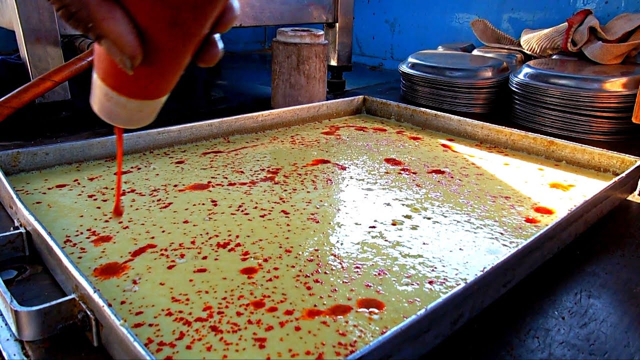 Amazing live Besan Khaman Dhokla | Na Mumbai Na Delhi! | Street Food & Travel TV India