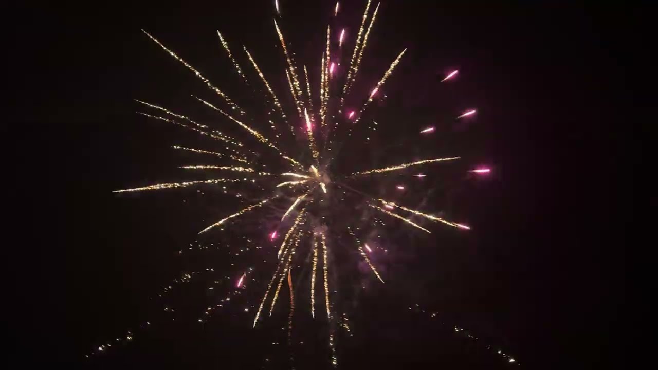 Silvestrovské polnočné ohňostroje oslava nového roku 