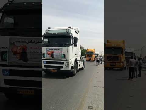 گوشه ای از راهپیمایی ماشین سنگینها برای شهدای بندرعباس در شاهپور جدید اصفهان