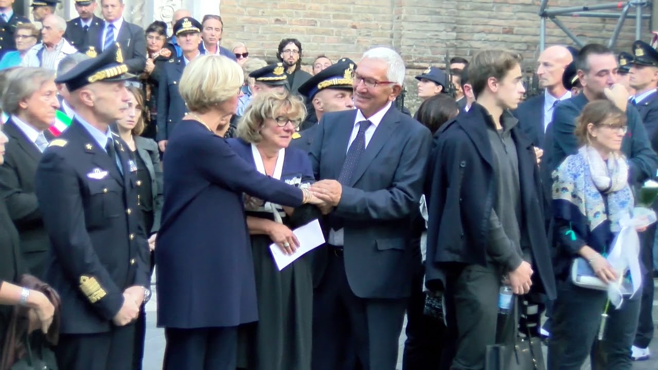 CESENA In migliaia per l’ultimo saluto al Capitano Orlandi VIDEO YouTube CESENA In migliaia per l’ultimo saluto al Capitano Orlandi VIDEO YouTube