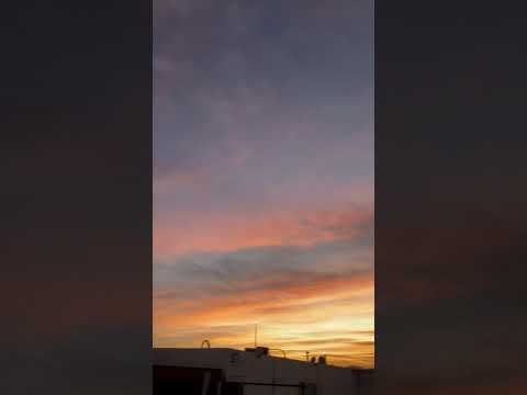 القمر من غروب الشمس