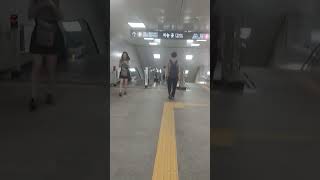 석촌역 역사 안 모습.Seokchon station. Songpa.Seoul.South Korea