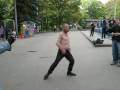 Харьковский бомж танцует ппц...