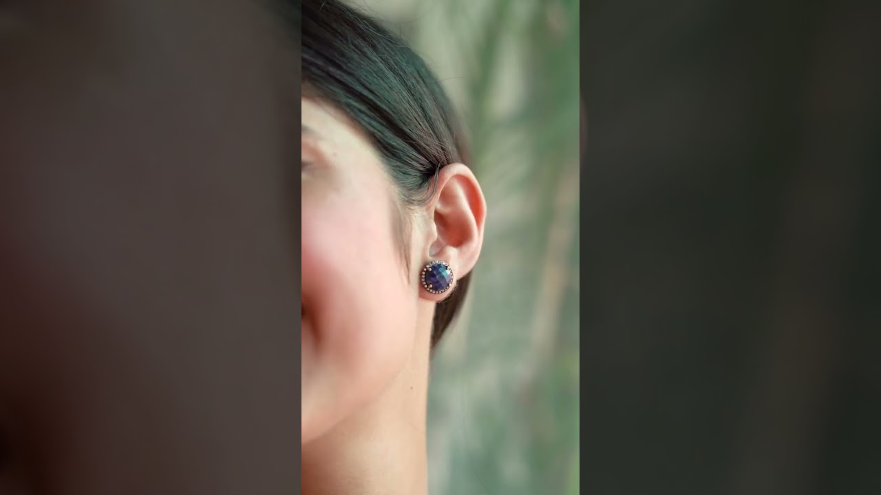 I just fall for these earrings😍 